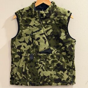 Nike Lab Matthew Williams MMW Women’s Small Camo Beryllium Fleece Vest Athletic
